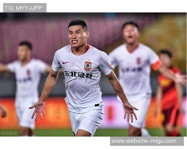 中国对阵卡塔尔黄健翔激情解说引发球迷热议与期待